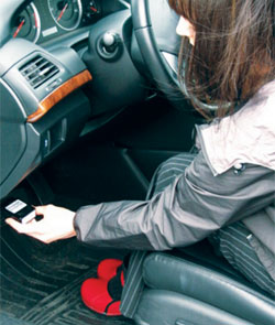 A MILEAGE REPORTING DEVICE IS INSTALLED<br />
IN A VEHICLE.