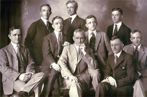 1915 HORNOR BROTHERS FAMILY PHOTO: (SEATED FROM LEFT) CARL, RALPH, BOYD, LYLE, WAYNE, AND CHARLES. (STANDING FROM LEFT): FERDINAND, PAUL, AND J. LEE.